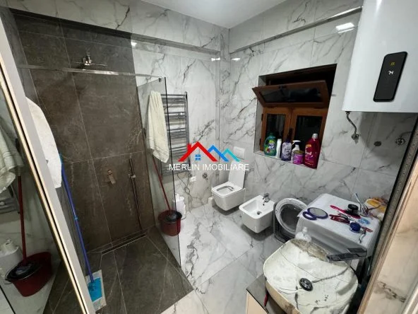 Tirane, jepet me qera apartament 2+1+Ballkon Kati 3, 120 m² 653 € (RRUGA HAJREDIN KUMBARO,SAUK)