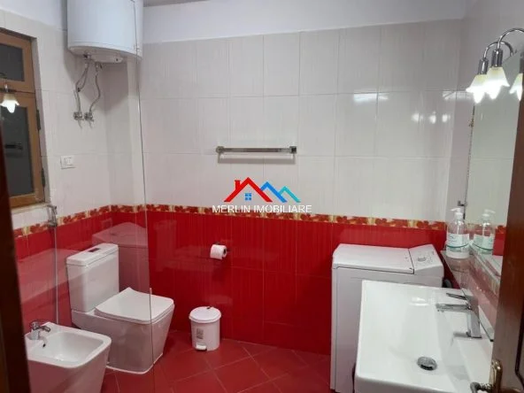 Tirane, jepet me qera apartament 2+1+Ballkon Kati 3, 120 m² 653 € (RRUGA HAJREDIN KUMBARO,SAUK)