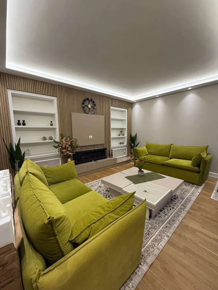 Tirane, jepet me qera apartament 1+1+Ballkon Kati 1, 75 m² (Kopshti Zoologjik) 💶 90.000 Leke/Muaj