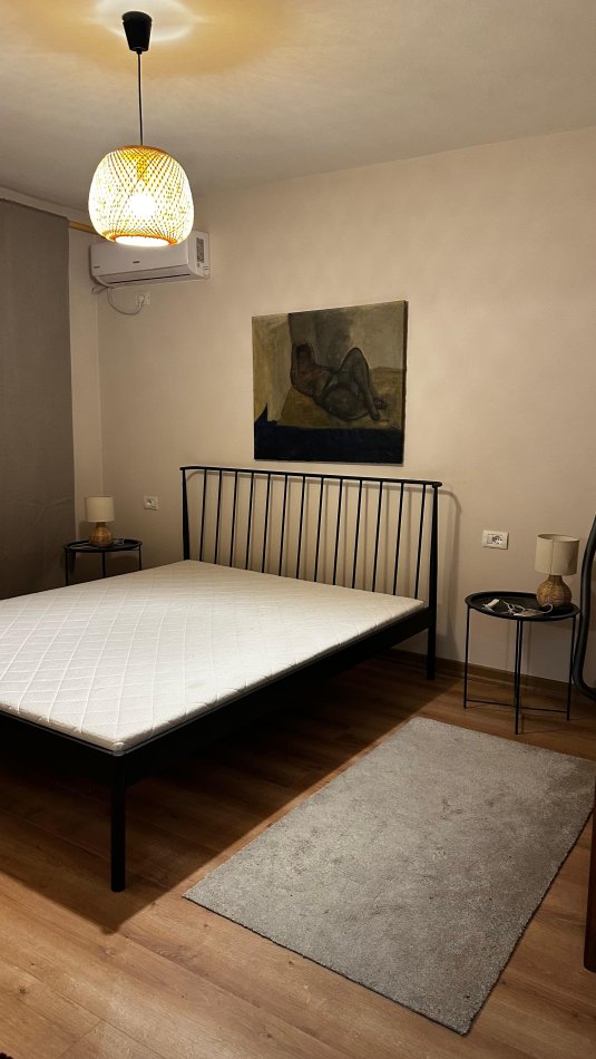 Tirane, jepet me qera apartament 1+1+Ballkon Kati 4, 60 m² 650 € 