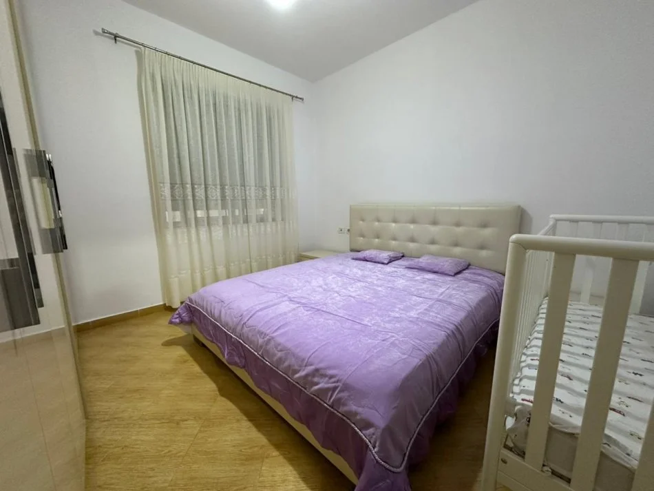 Tirane, jepet me qera apartament 1+1 Kati 5, 63 m² 400 € (MISTO MAME PRANE KMY)