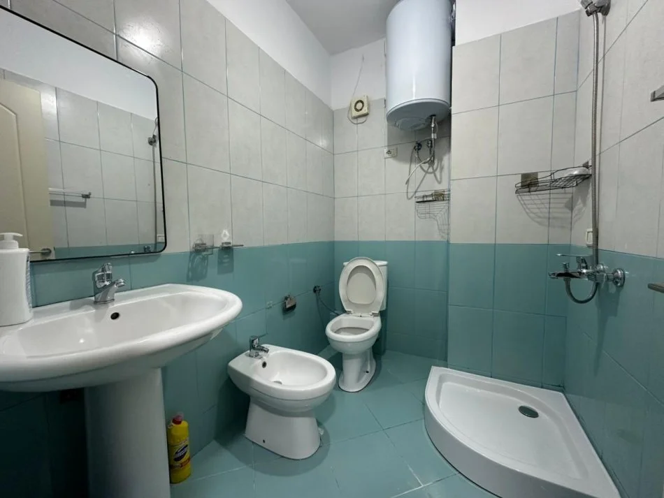 Tirane, jepet me qera apartament 1+1 Kati 5, 63 m² 400 € (MISTO MAME PRANE KMY)