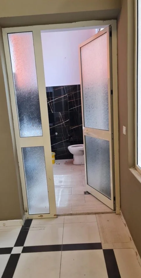 Tirane, jepet me qera zyre Kati 2, 90 m² 800 € (KODRA E DIELLIT)