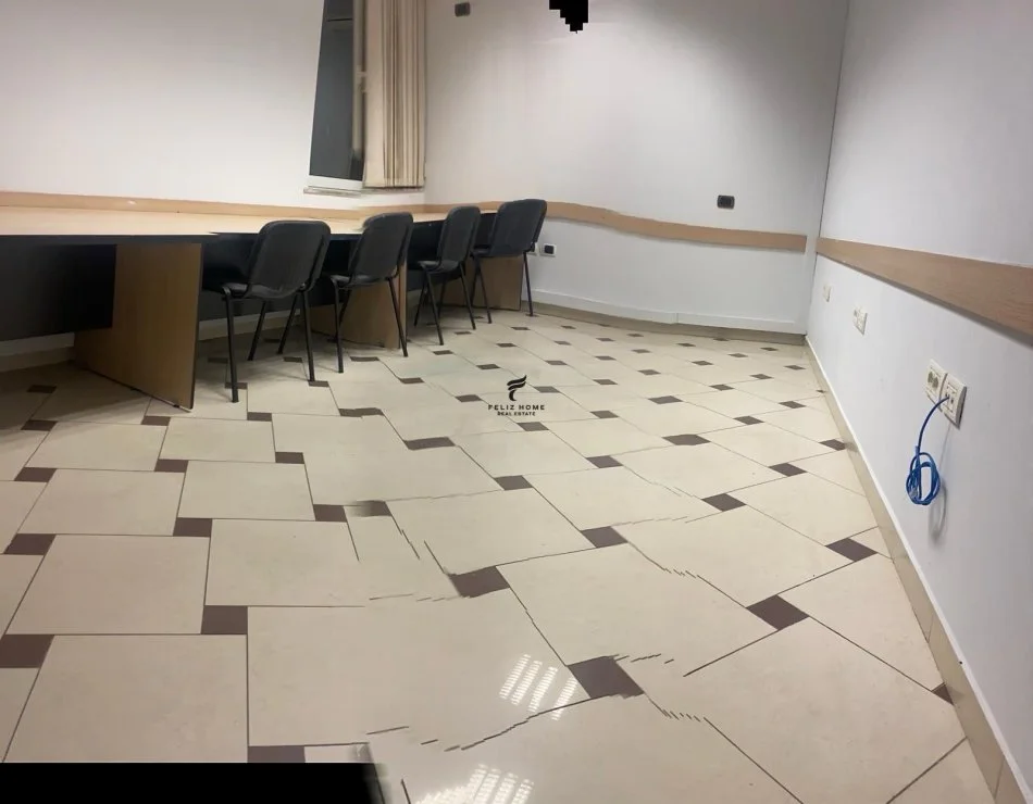 Tirane, jepet me qera zyre Kati 5, 110 m² 1.300 € (BLLOKU)