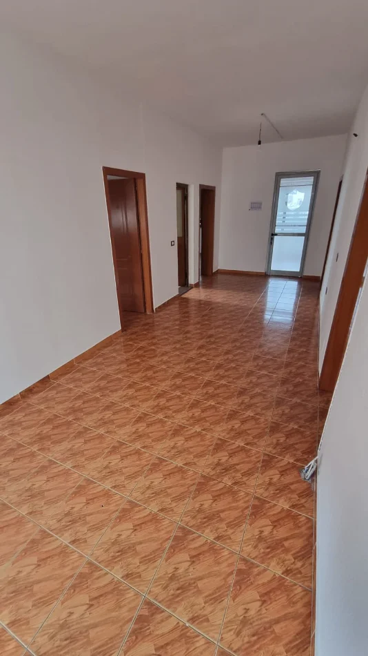 Jepet me Qera Ndertese / Vile 4-Kateshe tek Rruga e Kavajës,   3.000 €URO