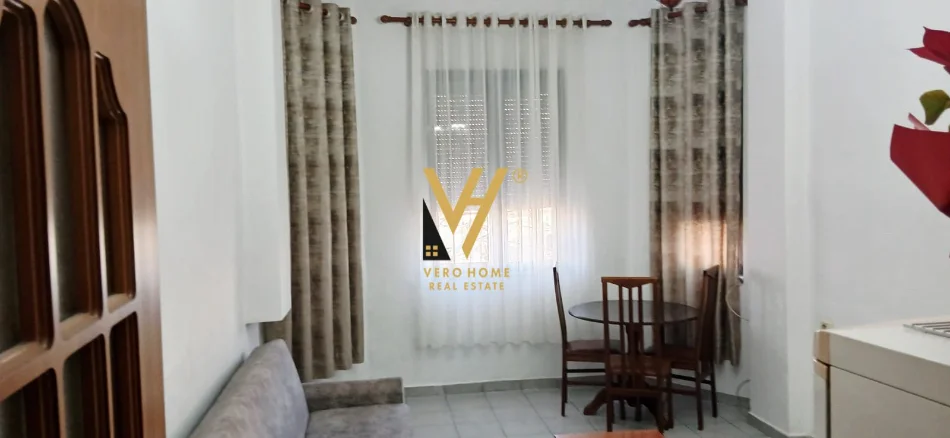 Tirane, jepet me qera apartament 1+1+Ballkon Kati 4, 55 m² 620 € (BLLOK)