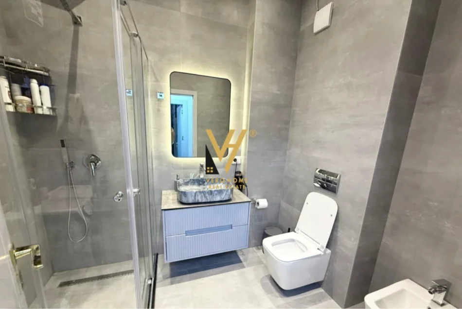 Tirane, jepet me qera apartament 2+1+Ballkon Kati 4, 90 m² 670 € (FRESKU)