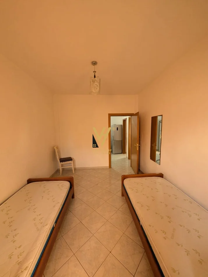 Tirane, jepet me qera apartament 2+1+Ballkon Kati 1, 100 m² 670 € (ALI DEMI)