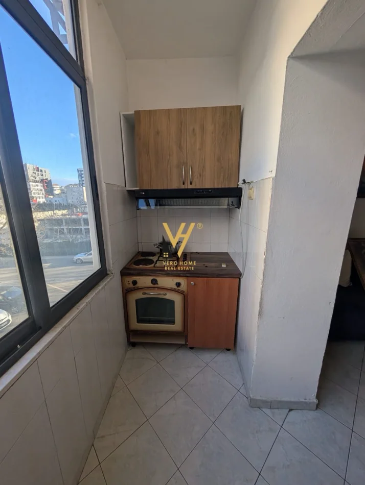 Tirane, jepet me qera apartament 2+1+Ballkon Kati 1, 100 m² 670 € (ALI DEMI)