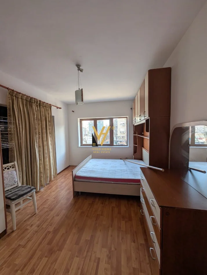 Tirane, jepet me qera apartament 2+1+Ballkon Kati 1, 100 m² 670 € (ALI DEMI)