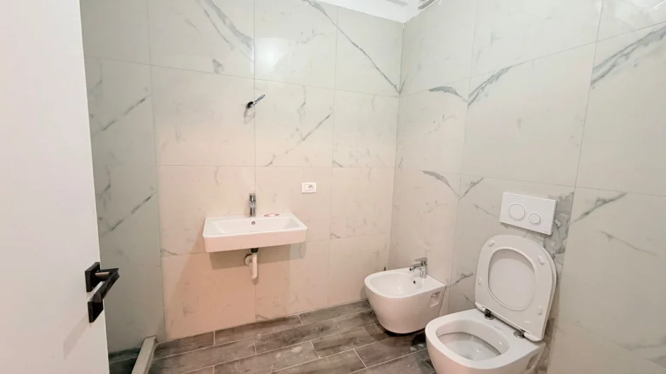 Tirane, shitet apartament 2+1+Ballkon Kati 3, 102 m² 193.000 € (Selitë 3D)