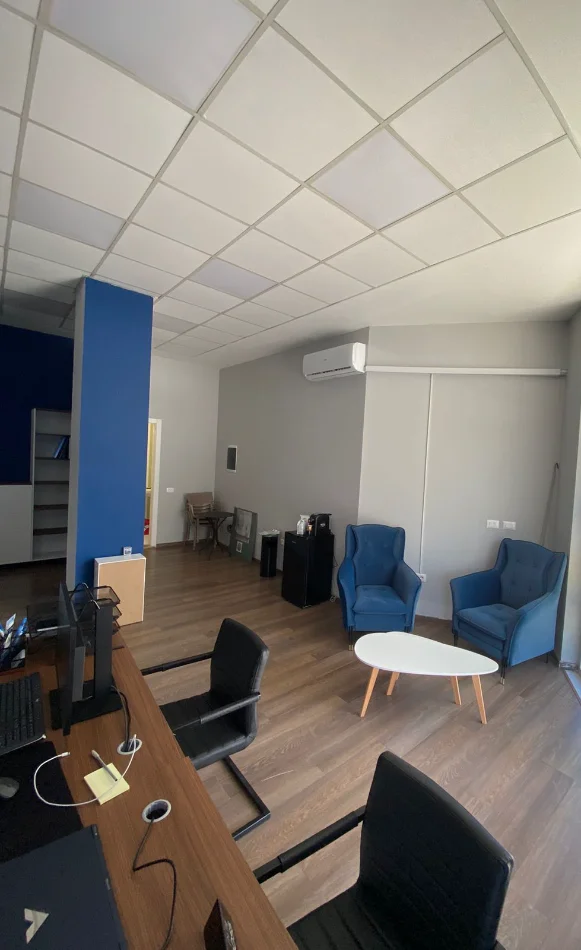 Tirane, jepet me qera zyre Kati 0, 50 m² 750 € (21 DHJETORI)