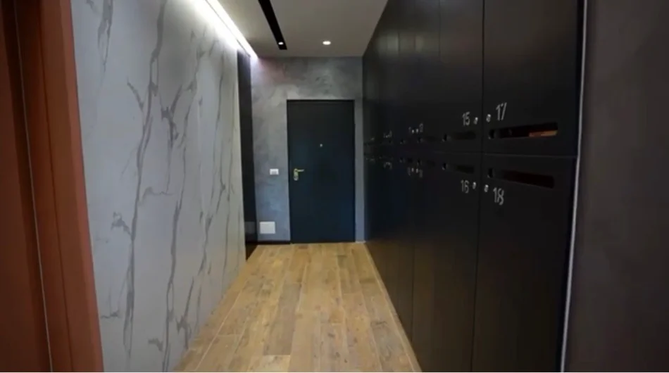 Tirane, jepet me qera zyre Kati 8, 200 m² 4.000 € (BLLOKU)