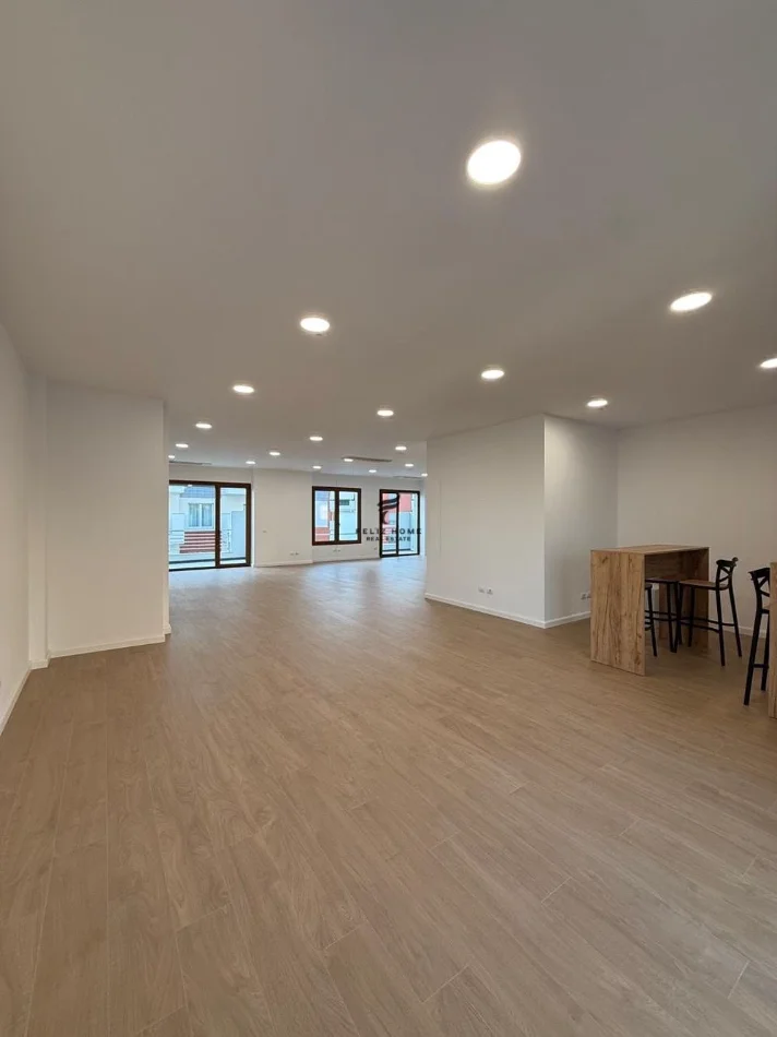 Tirane, jepet me qera zyre Kati 2, 180 m² 2.500 € (DELIJORGJI)