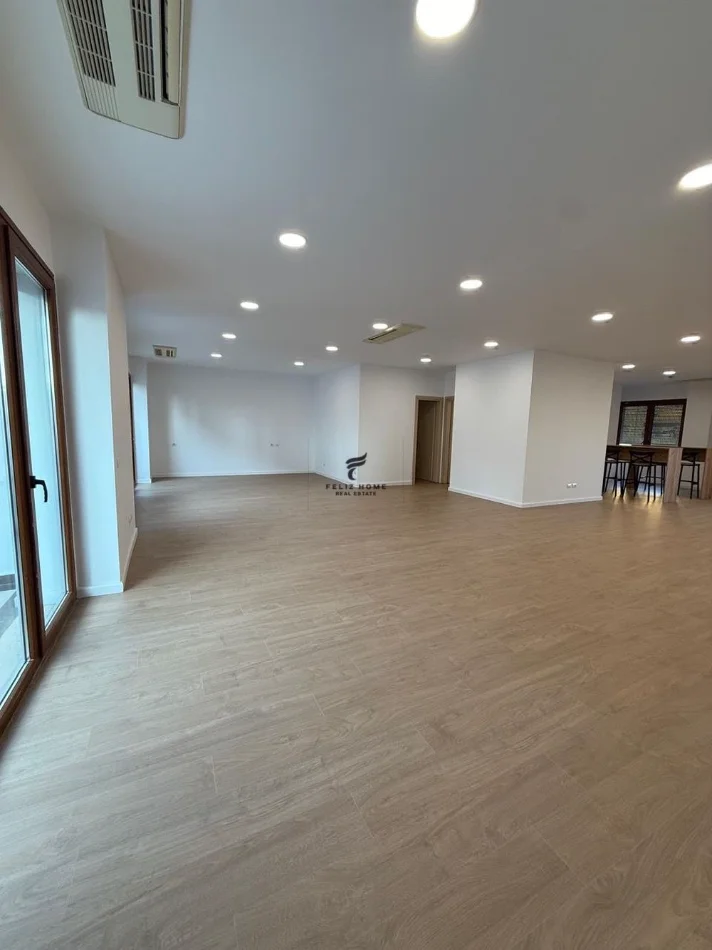 Tirane, jepet me qera zyre Kati 2, 180 m² 2.500 € (DELIJORGJI)