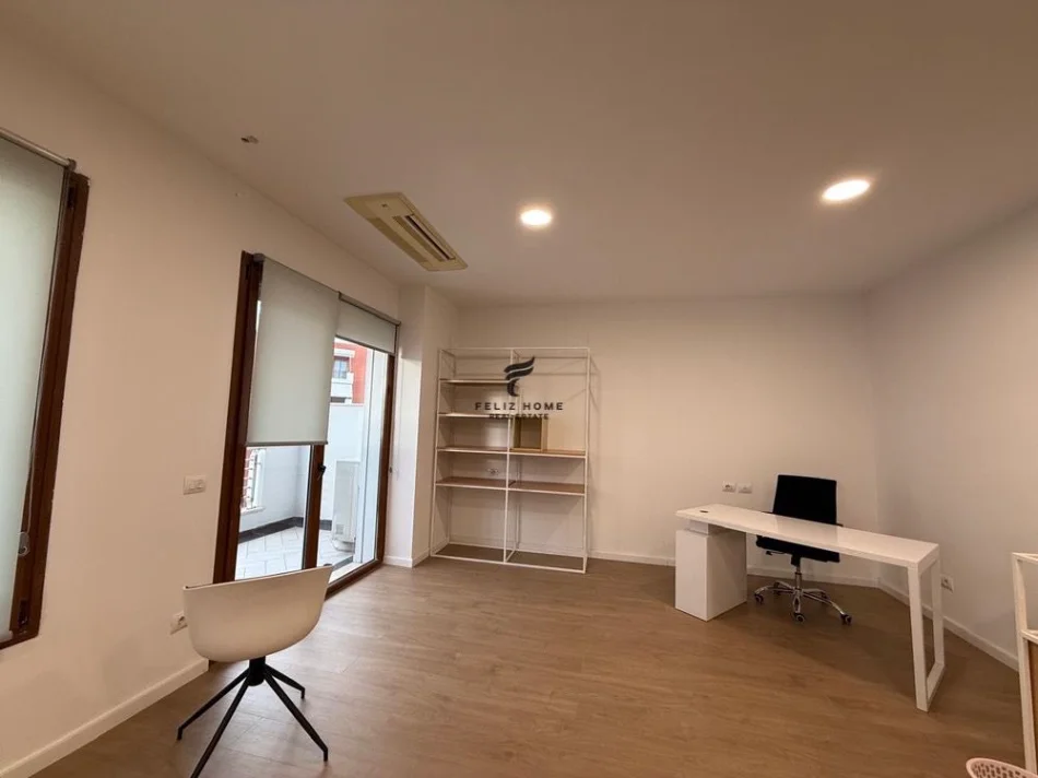 Tirane, jepet me qera zyre Kati 6, 180 m² 2.500 € (DELIJORGJI)