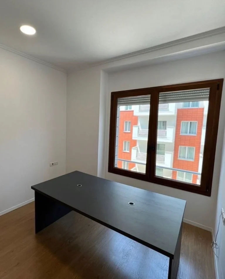 Tirane, jepet me qera zyre , 100 m² 1.500 € (DELIJORGJI)