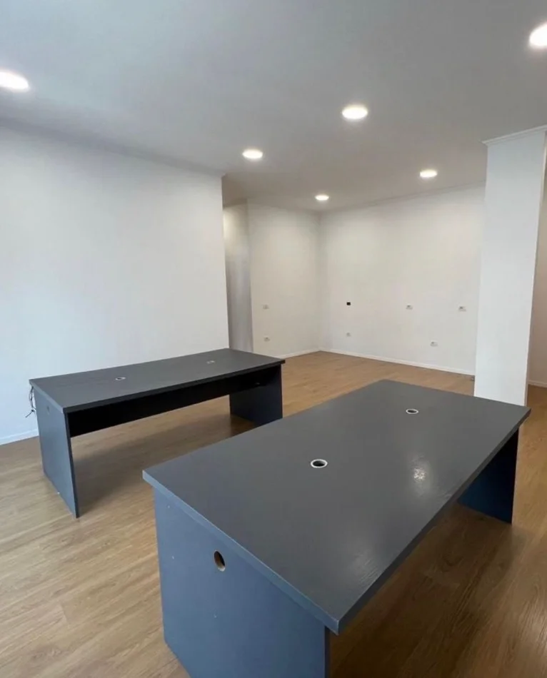 Tirane, jepet me qera zyre , 100 m² 1.500 € (DELIJORGJI)