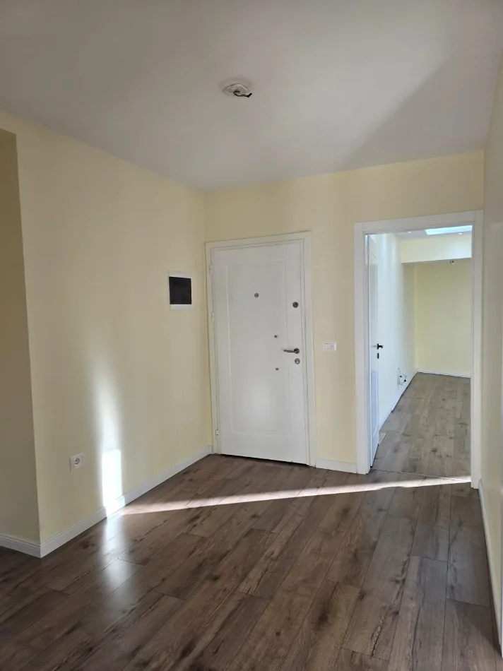 Tirane, jepet me qera zyre Kati 2, 80 m² 900 € (Qender)