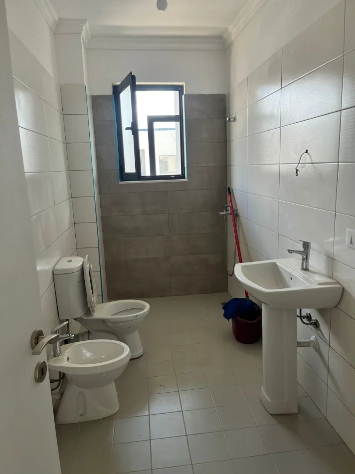 Tirane, jepet me qera apartament 1+1 Kati 8, 68 m² 300 € (Kamez)
