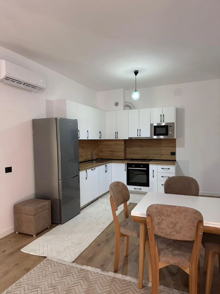 Tirane, jepet me qera apartament 1+1 Kati 4, 60 m² 450 € (Paskuqan)