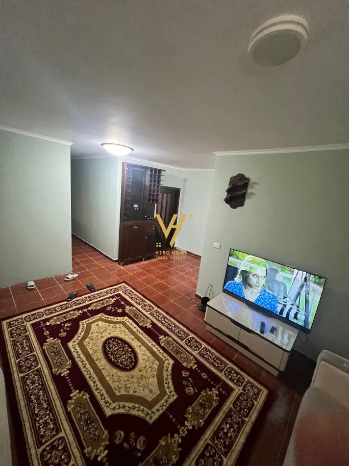 Tirane, jepet me qera apartament 1+1+Ballkon Kati 1, 70 m² 500 € (KOMUNA E PARISIT)