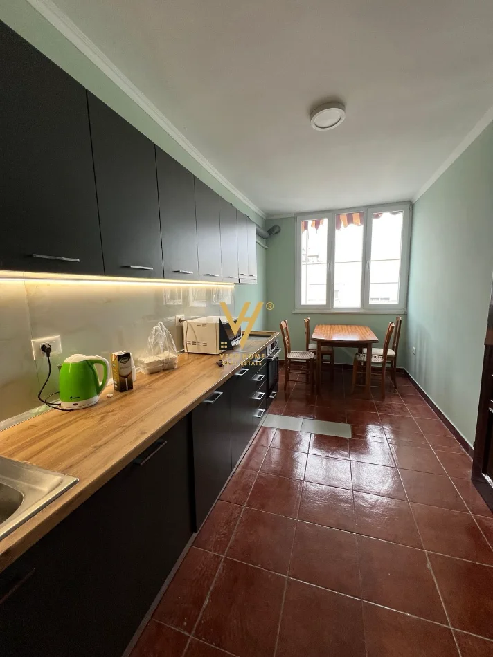 Tirane, jepet me qera apartament 1+1+Ballkon Kati 1, 70 m² 500 € (KOMUNA E PARISIT)