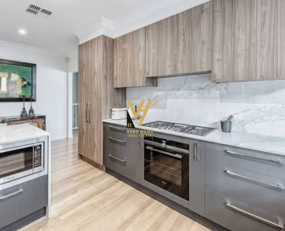 Tirane, shitet apartament 2+1+Ballkon Kati 4, 93 m² 260.000 € (RRUGA E BOGDANEVE)