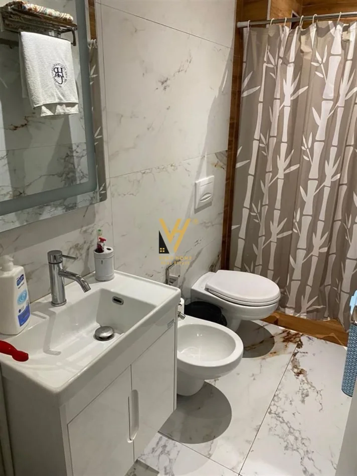 Tirane, jepet me qera apartament 2+1+Ballkon Kati 1, 79 m² 600 € (SELVIA)