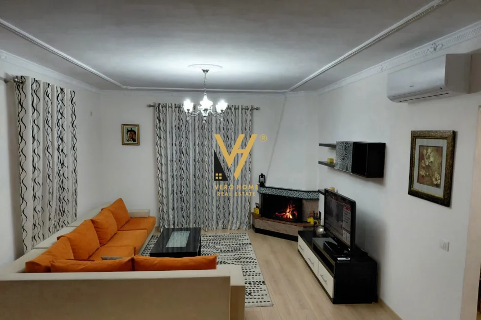 Tirane, jepet me qera apartament 5+1+Ballkon Kati 2, 170 m² 1.300 € (ALI DEMI)