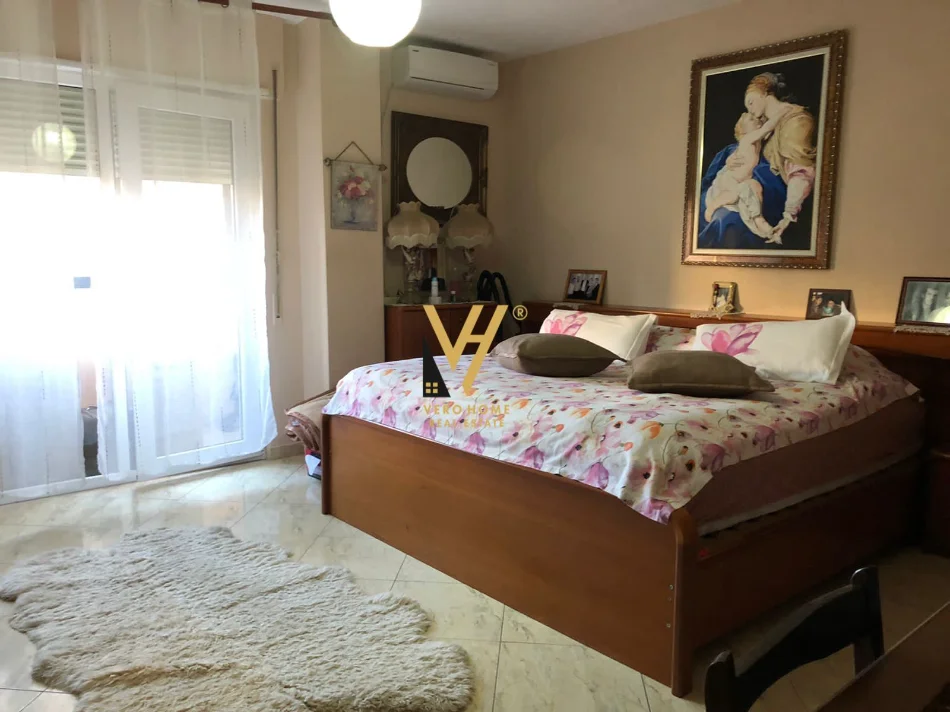 Tirane, jepet me qera apartament 2+1+Ballkon Kati 6, 120 m² 800 € (SIRI KODRA)