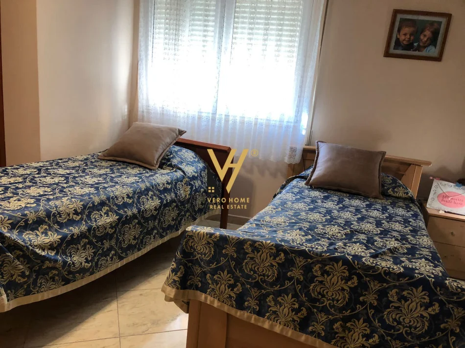 Tirane, jepet me qera apartament 2+1+Ballkon Kati 6, 120 m² 800 € (SIRI KODRA)