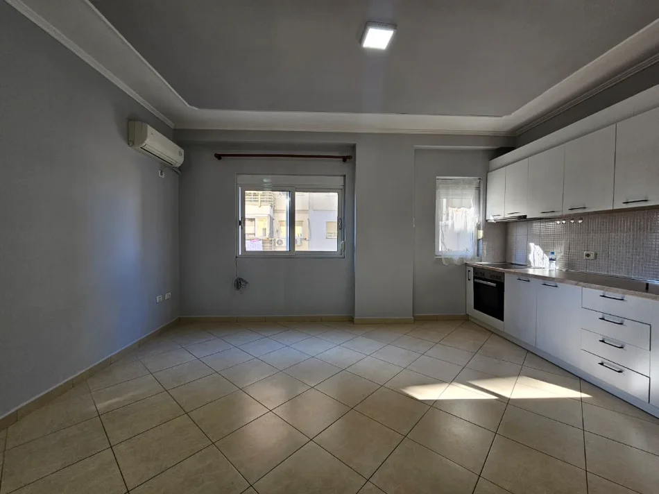 Tirane, jepet me qera apartament 2+1+Ballkon Kati 5, 90 m² 550 € (Rruga 4 Deshmoret)