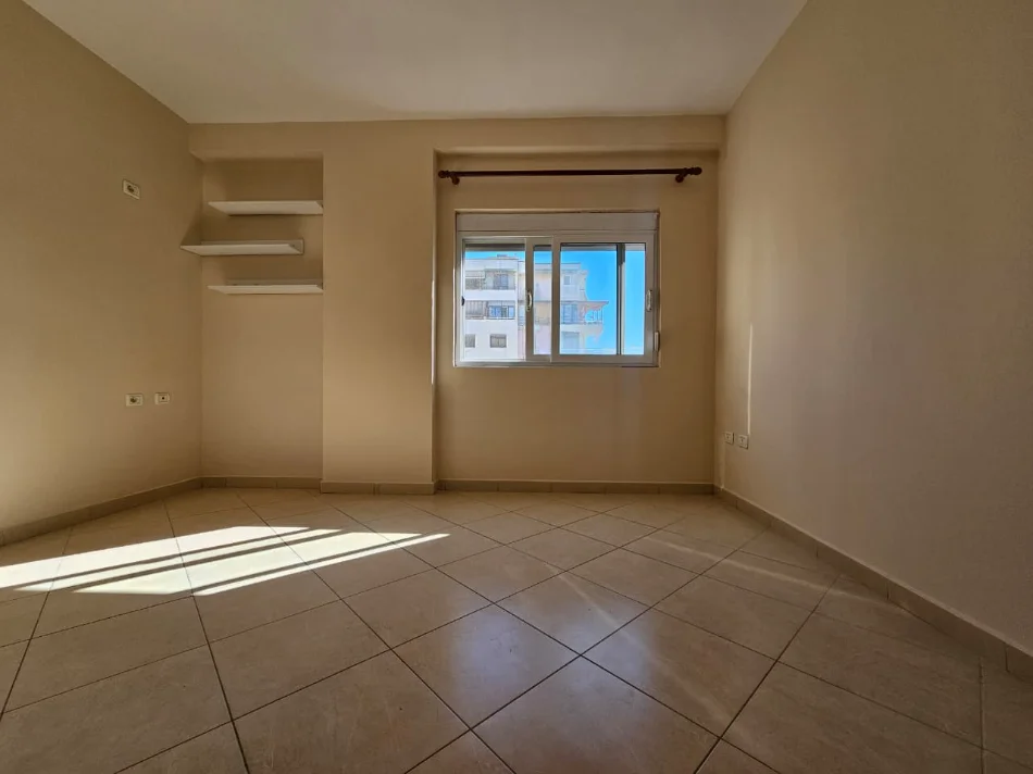 Tirane, jepet me qera apartament 2+1+Ballkon Kati 5, 90 m² 550 € (Rruga 4 Deshmoret)