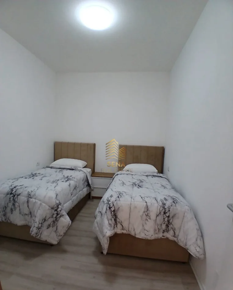 Tirane, jepet me qera apartament 2+1+Ballkon Kati 4, 71 m² 1.000 € (Zogu I Zi, prane Karburant Gazheli)