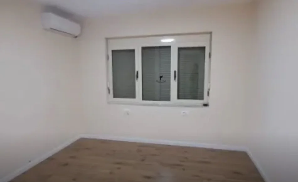 Tirane, jepet me qera zyre Kati 2, 80 m² 900 € (QENDER)