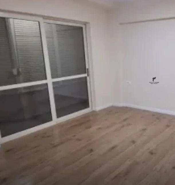 Tirane, jepet me qera zyre Kati 2, 80 m² 900 € (QENDER)