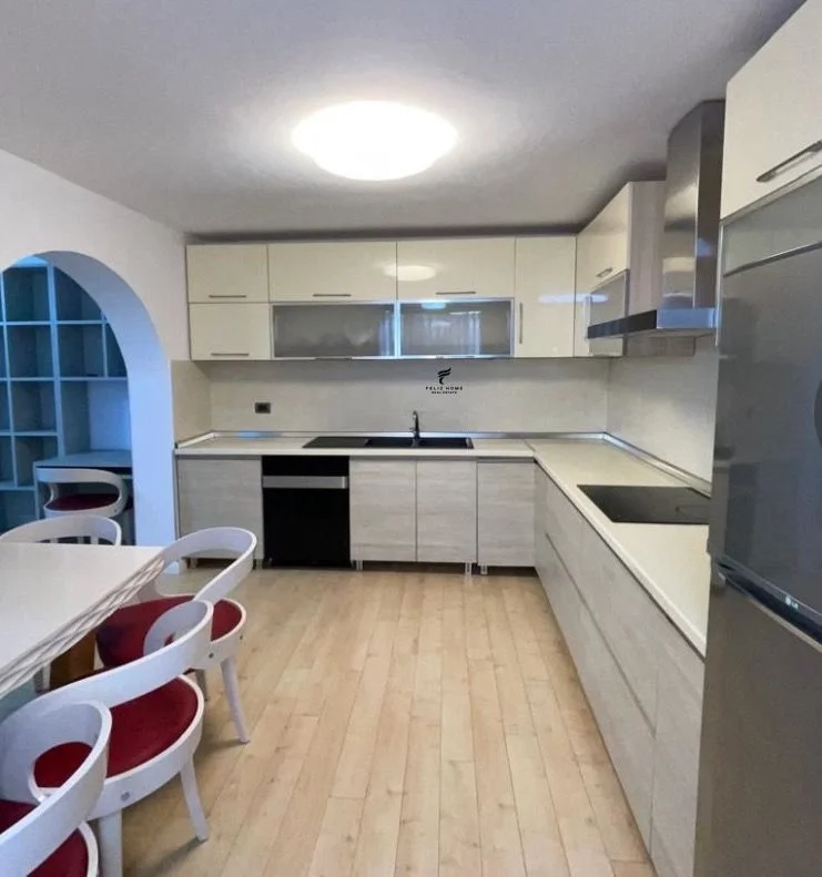 Tirane, shitet apartament 2+1 Kati 4, 100 m² 188.000 € (SHKOLLA E BALETIT)