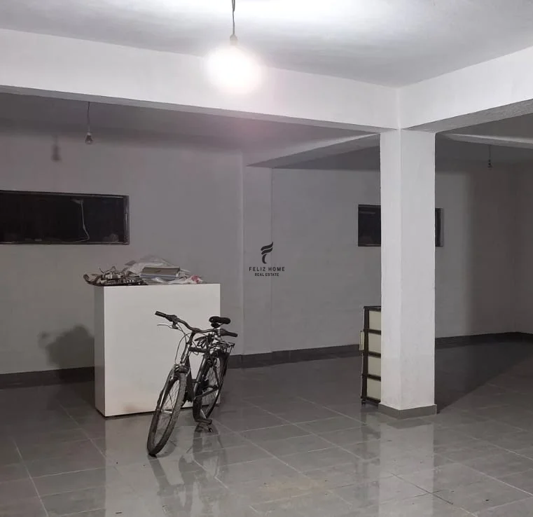 Tirane, jepet me qera magazine Kati 0, 100 m² 500 € (RRUGA ALI DEMI)