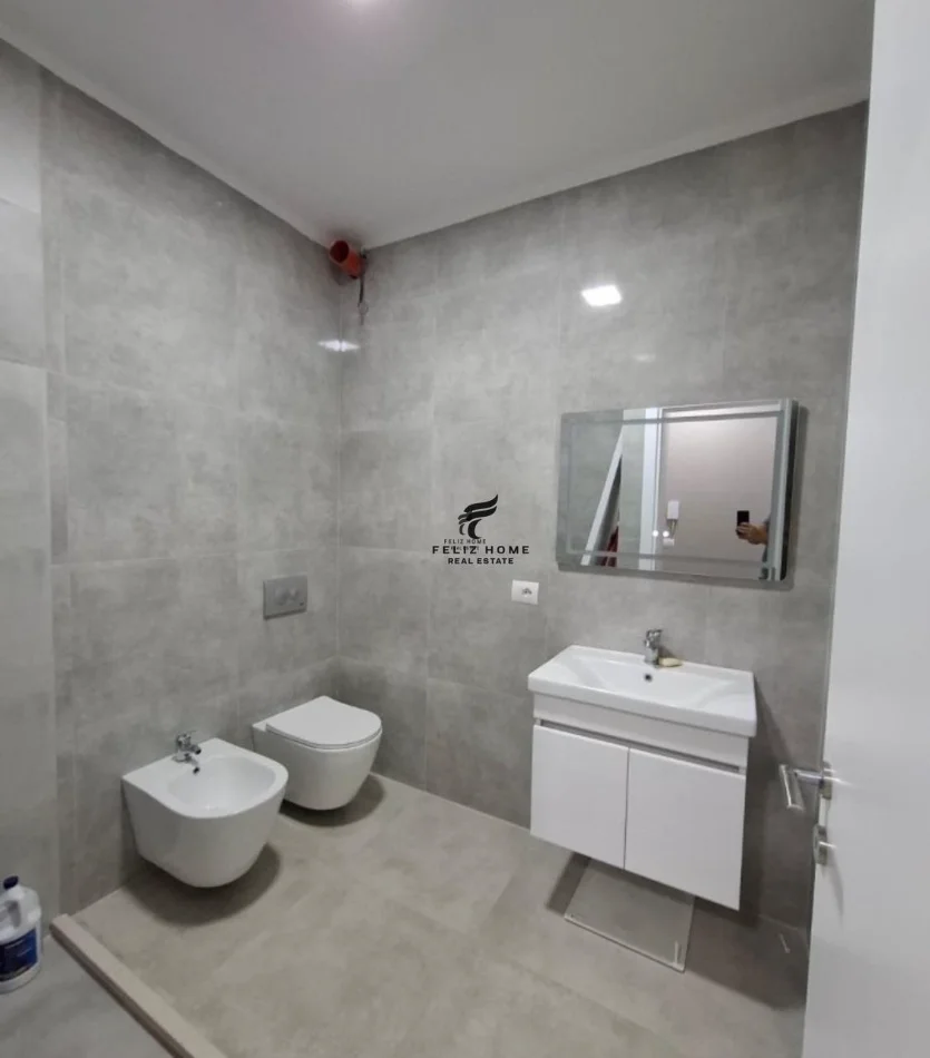 Tirane, jepet me qera apartament 1+1 Kati 6, 60 m² 600 € (YZBERISHT)