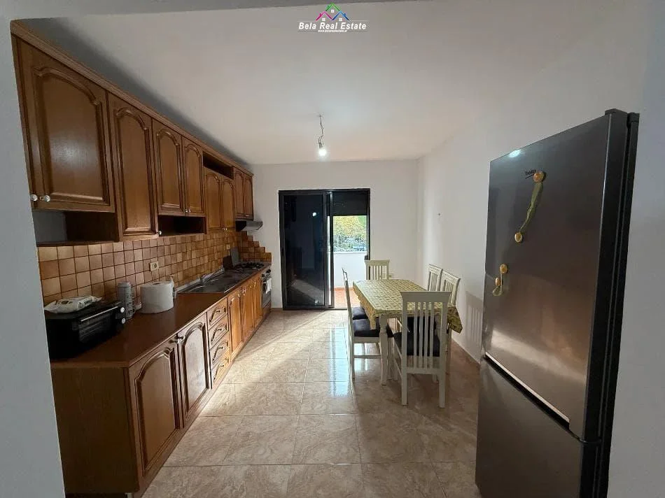 Tirane, jepet me qera apartament 2+1 Kati 4, 120 m² 650 € (myslym shyri)