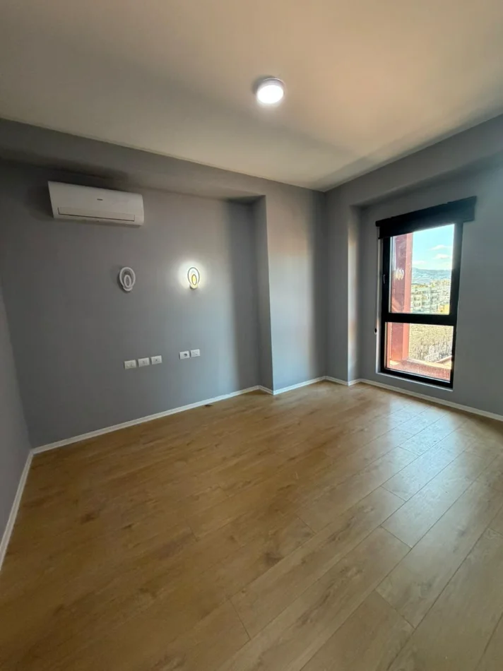 Tirane, jepet me qera zyre Kati 10, 110 m² 1.000 € (21 Dhjetori)