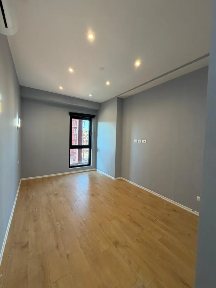 Tirane, jepet me qera zyre Kati 10, 110 m² 1.000 € (21 Dhjetori)
