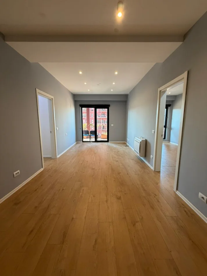 Tirane, jepet me qera zyre Kati 10, 110 m² 1.000 € (21 Dhjetori)