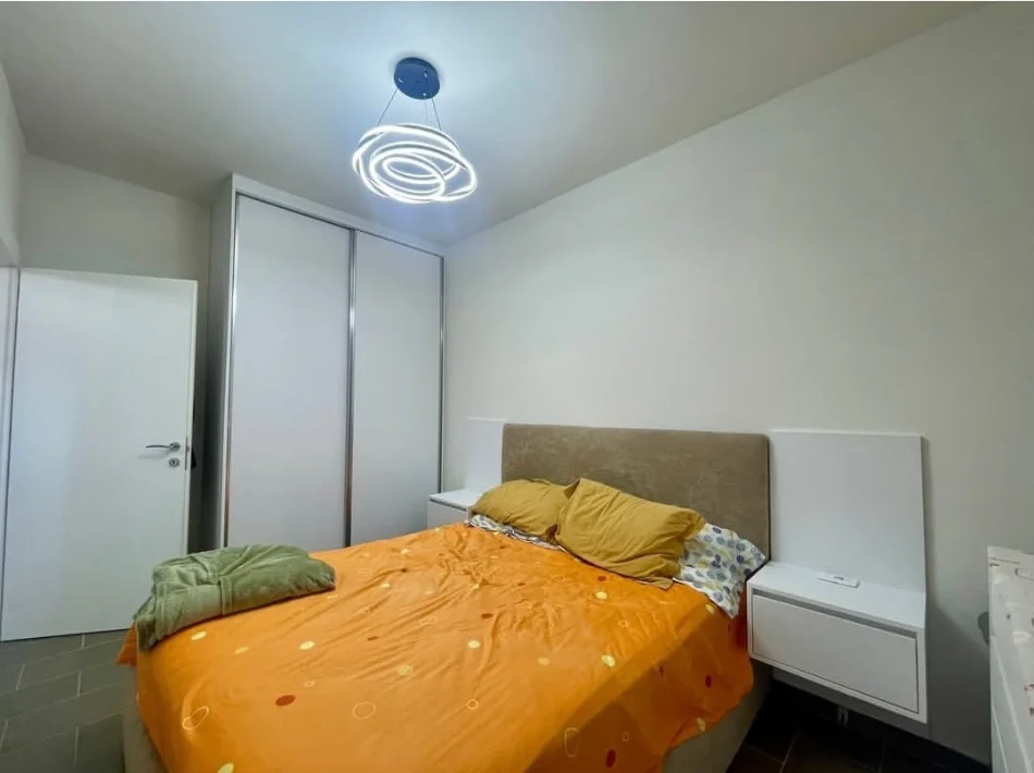 Tirane, jepet me qera apartament 1+1+Ballkon Kati 8, 70 m² 500 € (Golden Park 3)