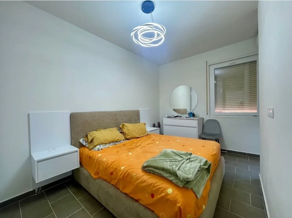 Tirane, jepet me qera apartament 1+1+Ballkon Kati 8, 70 m² 500 € (Golden Park 3)