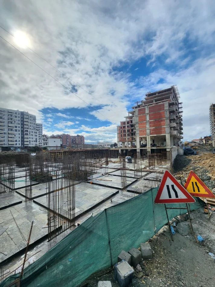 Shitet : Ap 2+1+2🚾& Depo + Ballkon (📍5 Maj - Residenca Brezaret)  106.6 m², Kati 4, ÇMIMI : 159K  😃