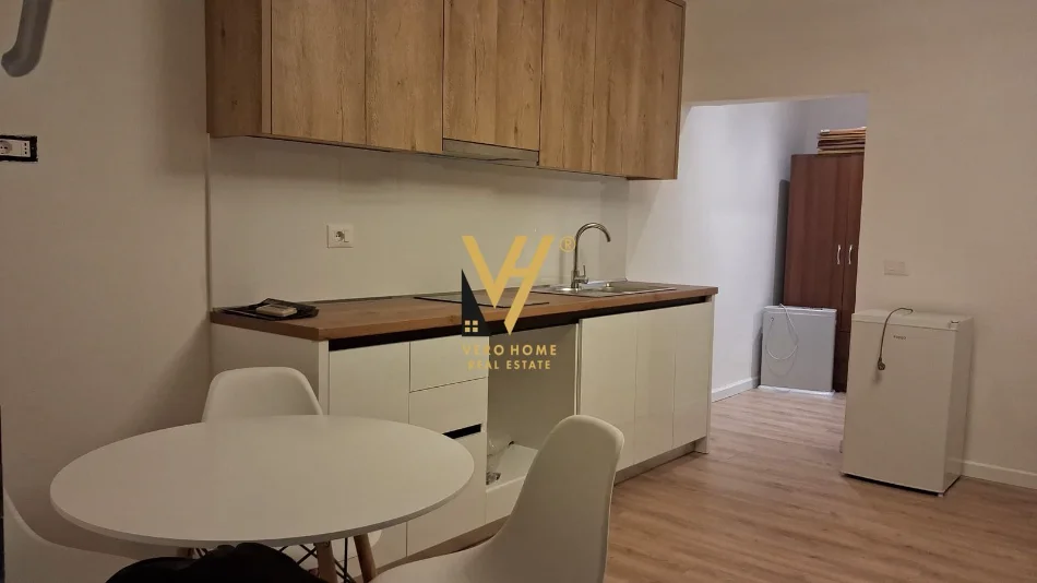 Tirane, jepet me qera garsonier Kati 0, 35 m² 520 € (QENDER)