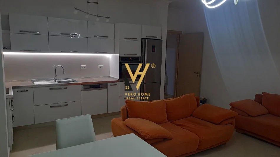 Tirane, shitet apartament 2+1+Ballkon Kati 4, 107 m² 263.500 € (LIQENI I THATE)