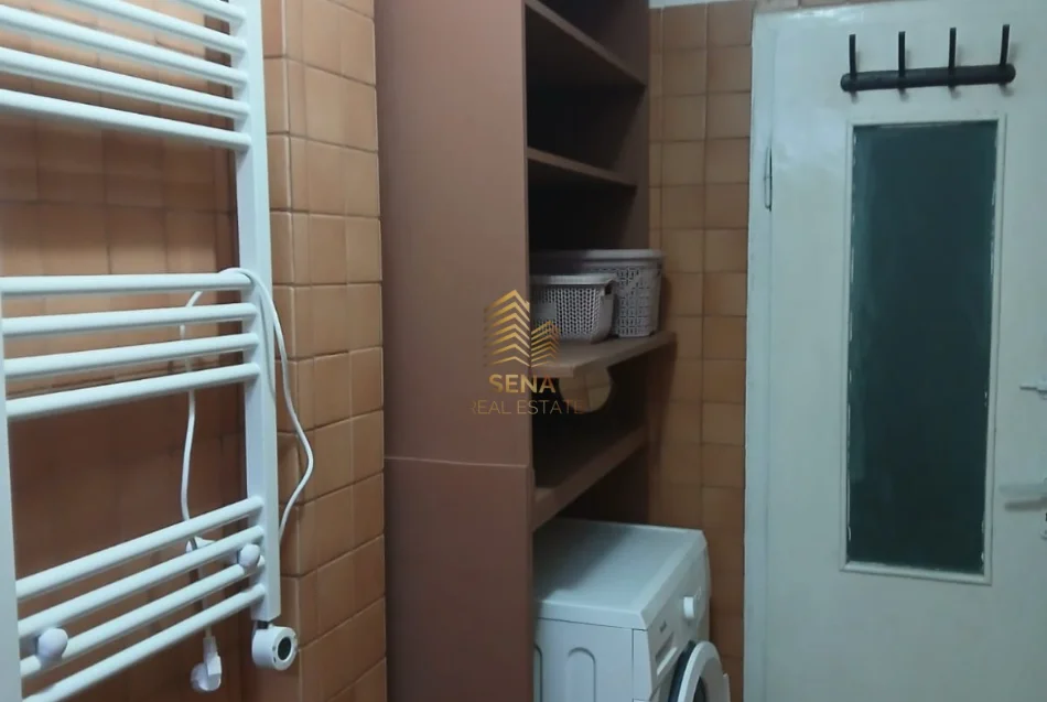 Tirane, jepet me qera apartament 1+1+Ballkon Kati 1, 57 m² 400 € (Ministria e jashtme)